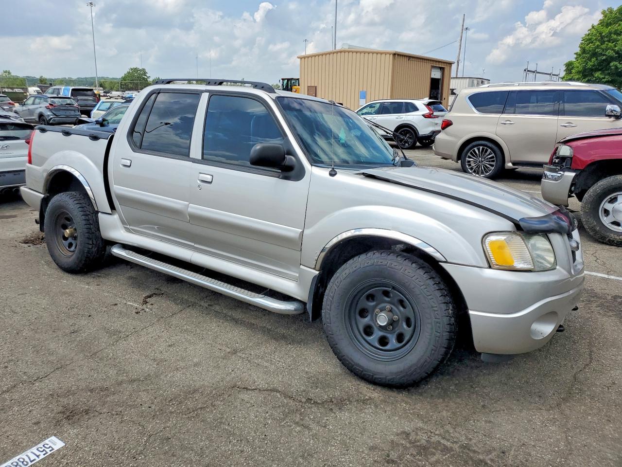 2005 Ford Explorer Sport Trac Silver vin: 1FMZU77KX5UB74651