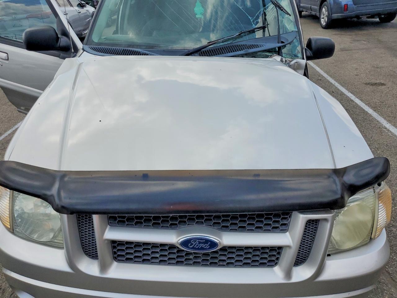 2005 Ford Explorer Sport Trac Silver vin: 1FMZU77KX5UB74651