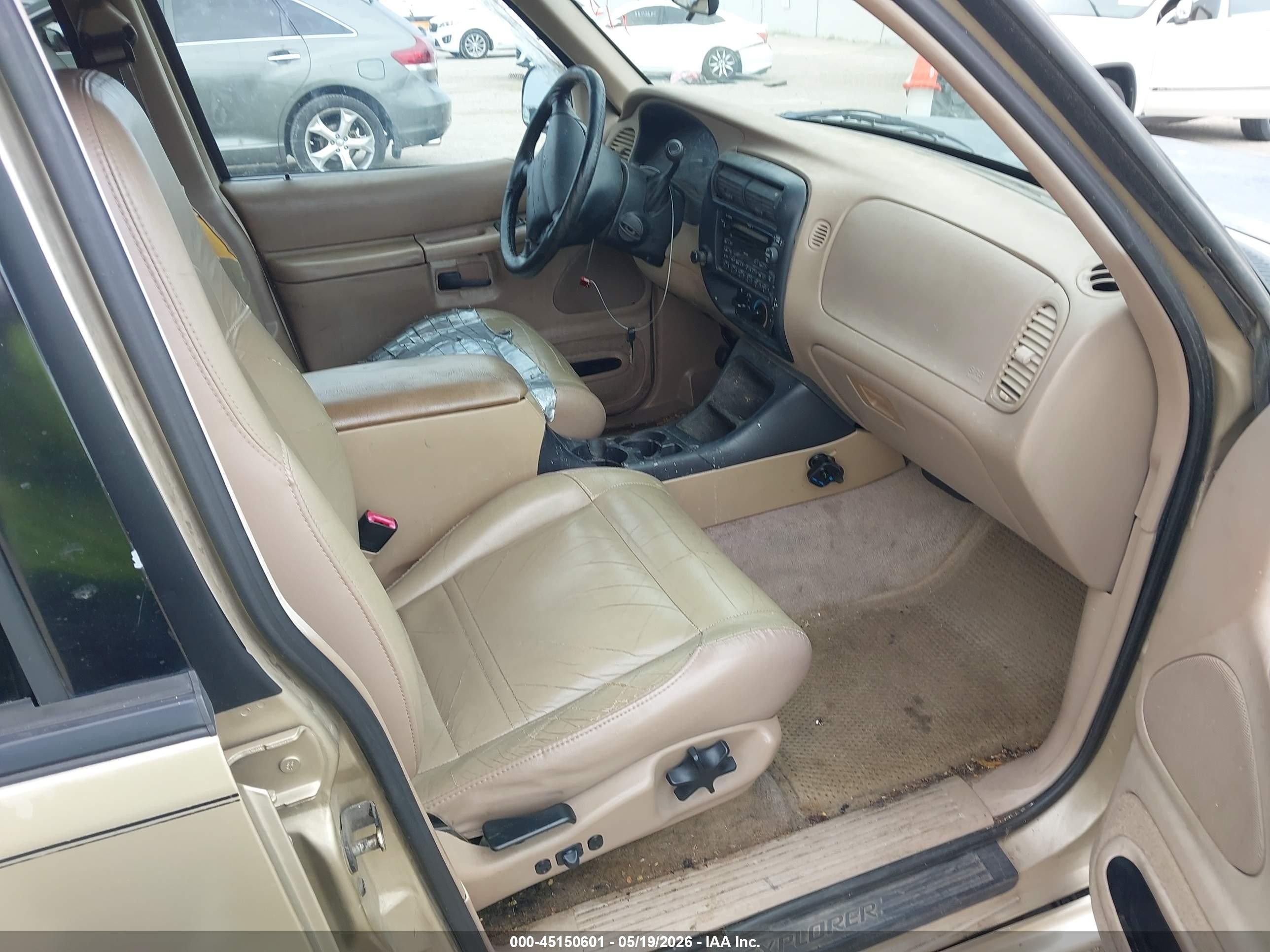 2000 Ford Explorer Xlt Gold vin: 1FMZU83P0YUB81717