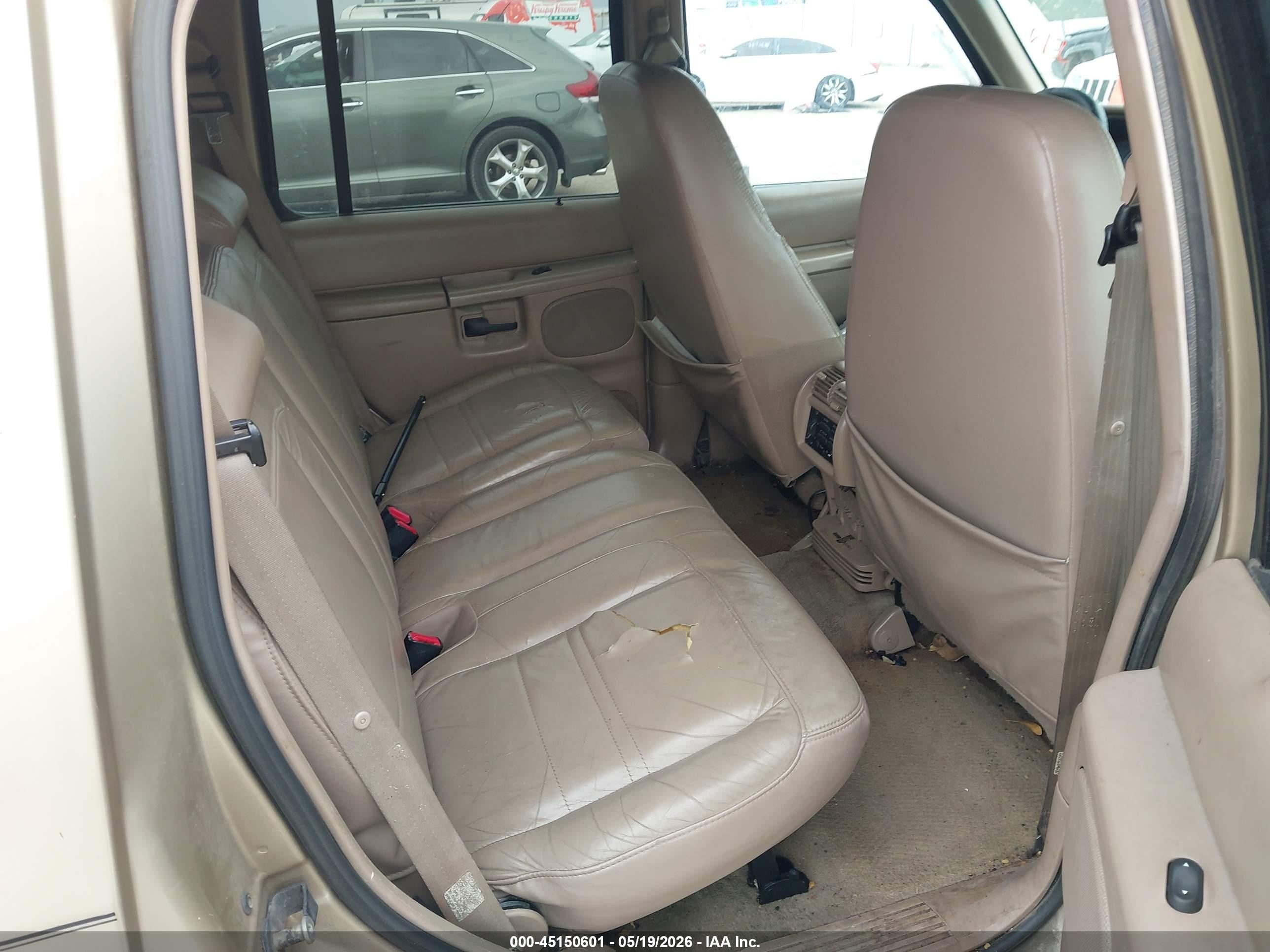 2000 Ford Explorer Xlt Gold vin: 1FMZU83P0YUB81717