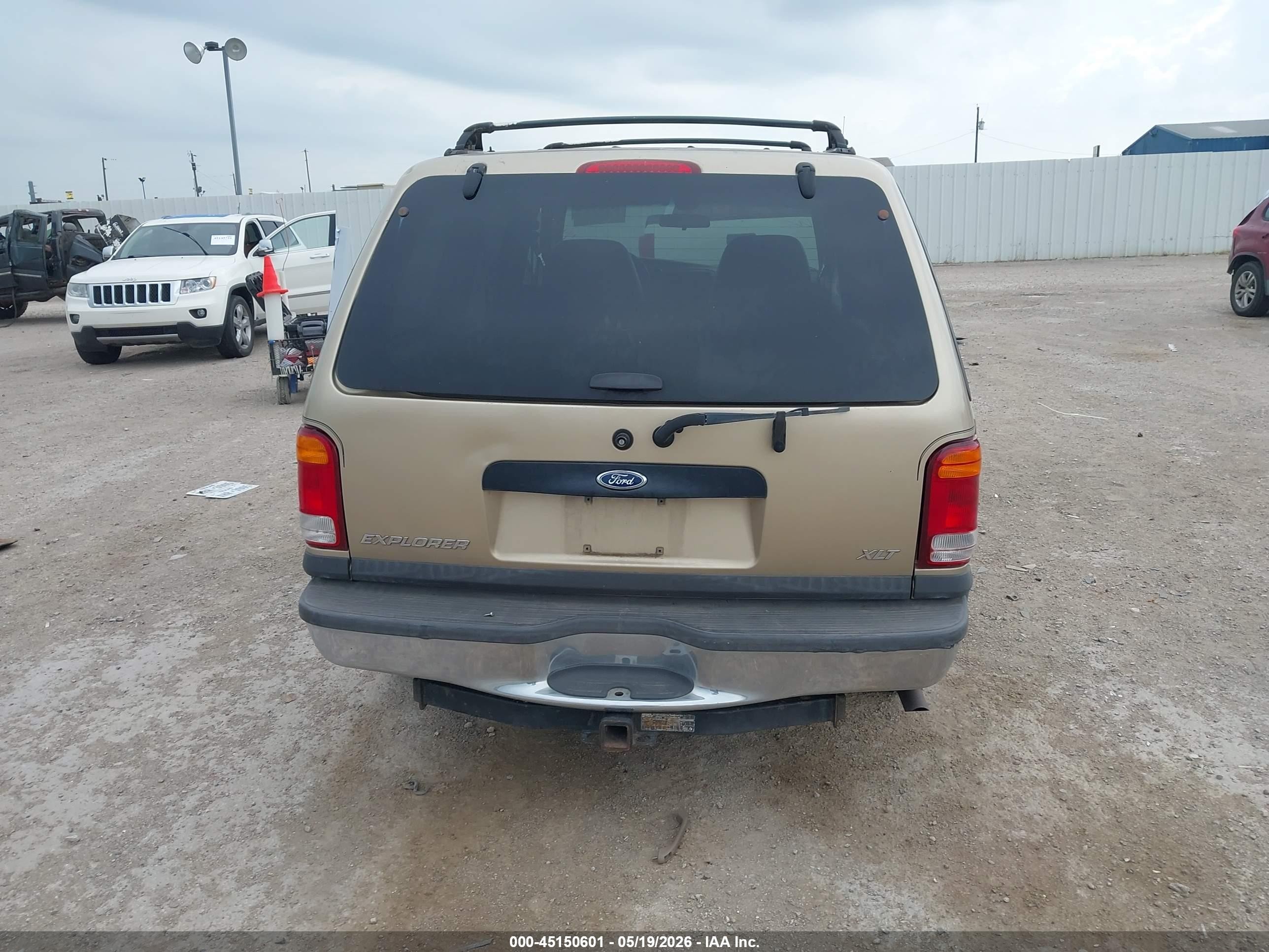 2000 Ford Explorer Xlt Gold vin: 1FMZU83P0YUB81717