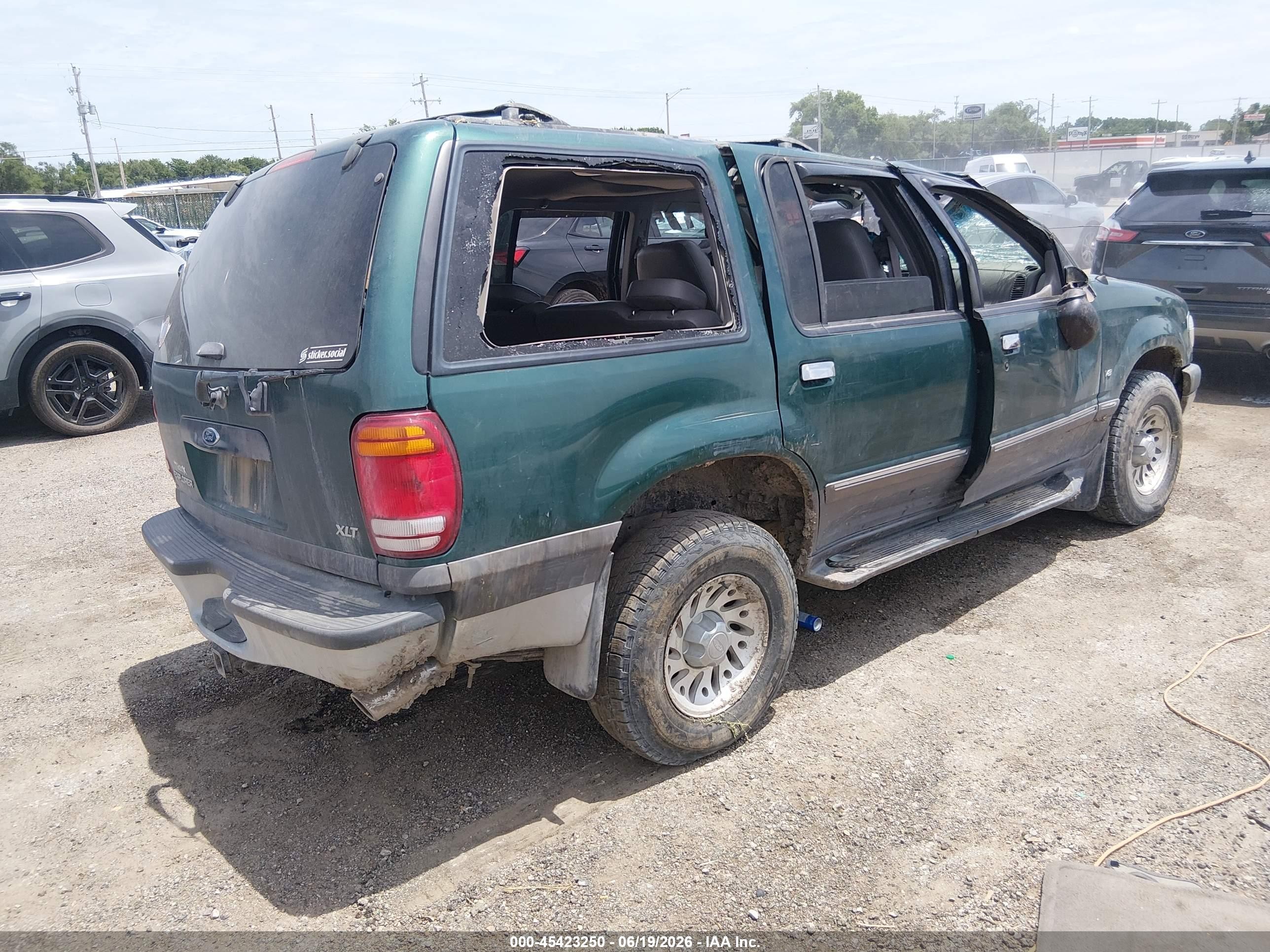 2000 Ford Explorer Xlt Green vin: 1FMZU83P1YZA73092