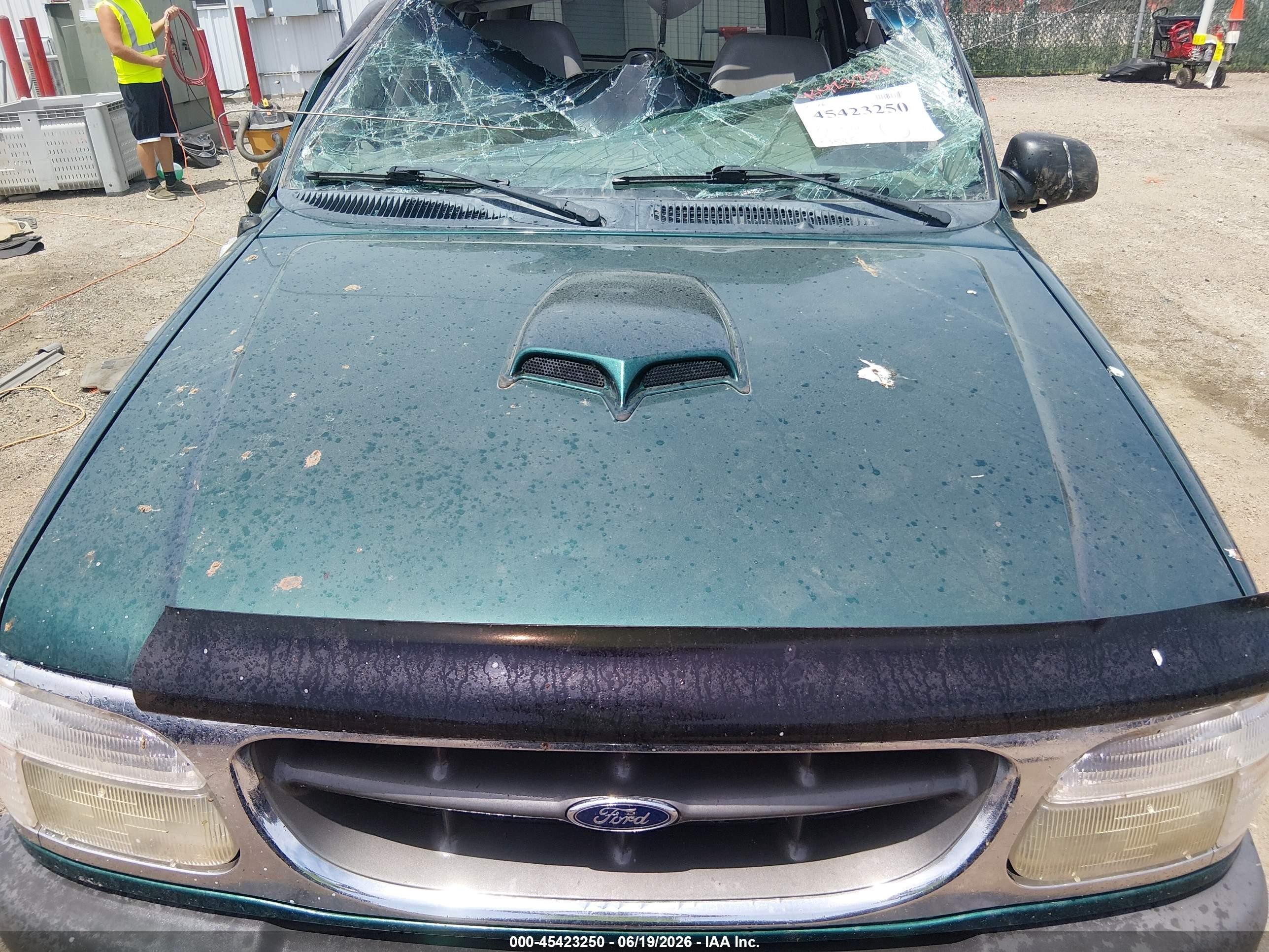 2000 Ford Explorer Xlt Green vin: 1FMZU83P1YZA73092