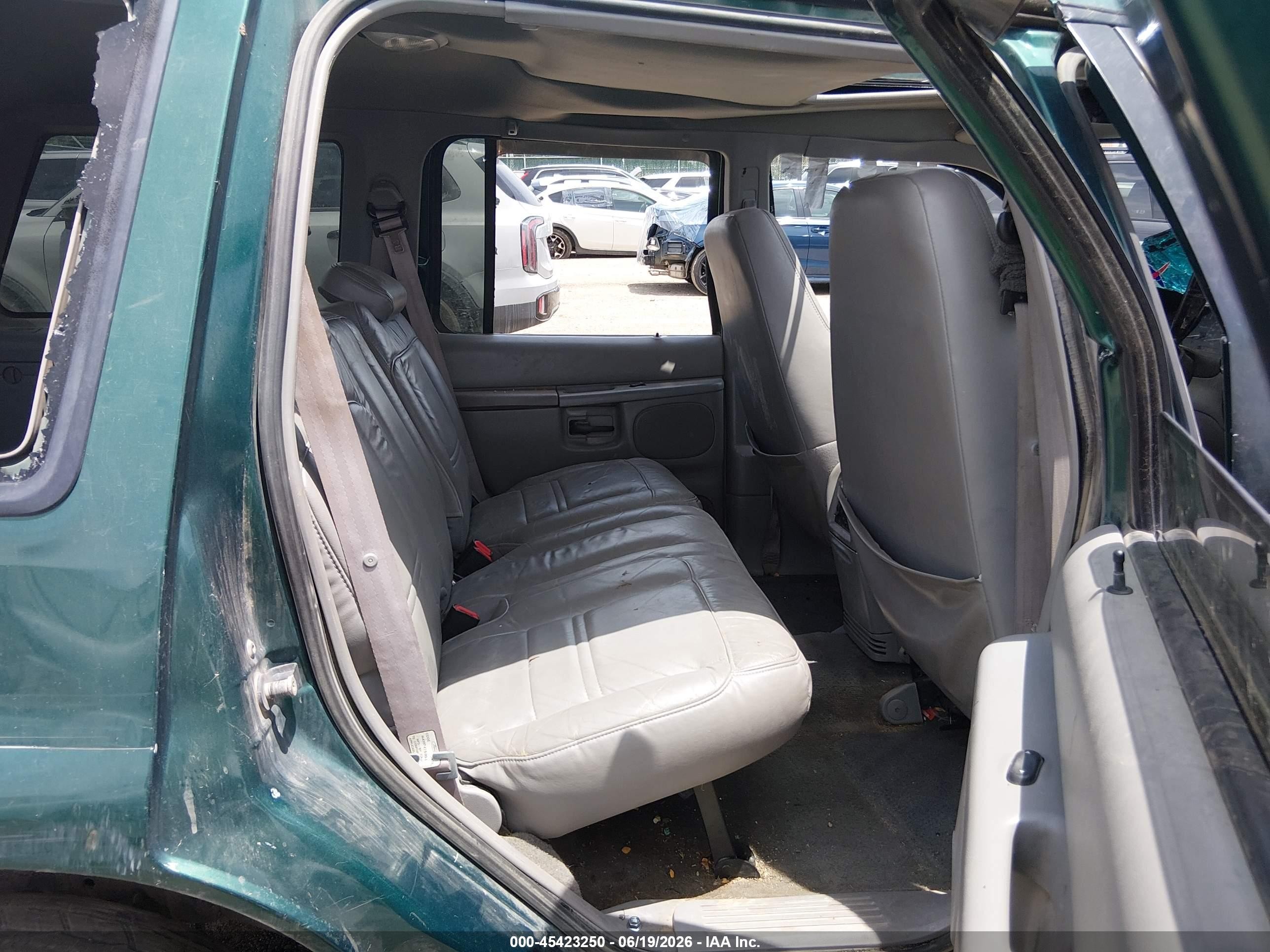 2000 Ford Explorer Xlt Green vin: 1FMZU83P1YZA73092