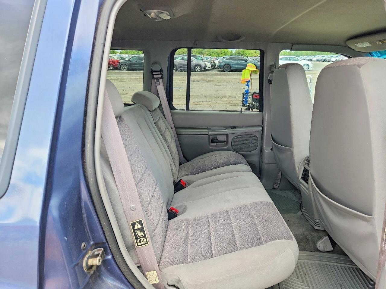 2000 Ford Explorer Xlt Blue vin: 1FMZU83P4YZC12132