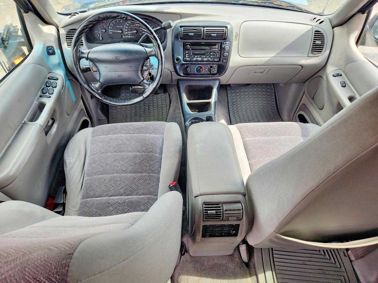 2000 Ford Explorer Xlt Blue vin: 1FMZU83P4YZC12132