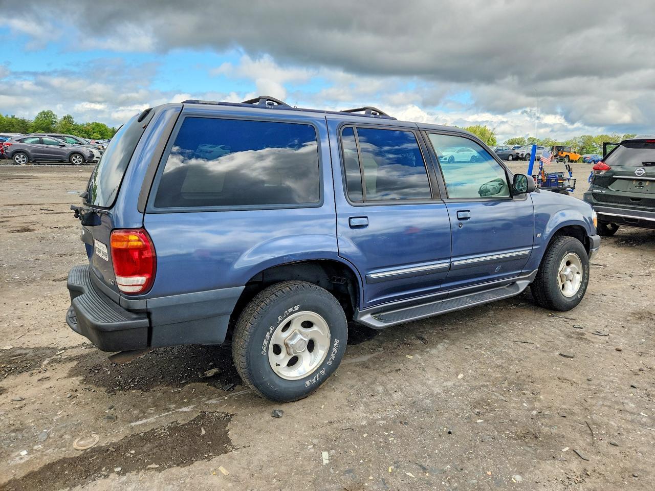 2000 Ford Explorer Xlt Blue vin: 1FMZU83P4YZC12132