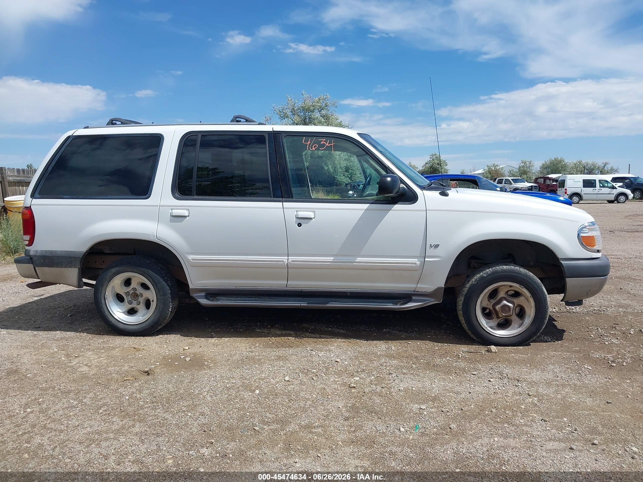 2001 Ford Explorer Xlt White vin: 1FMZU83PX1ZA40310