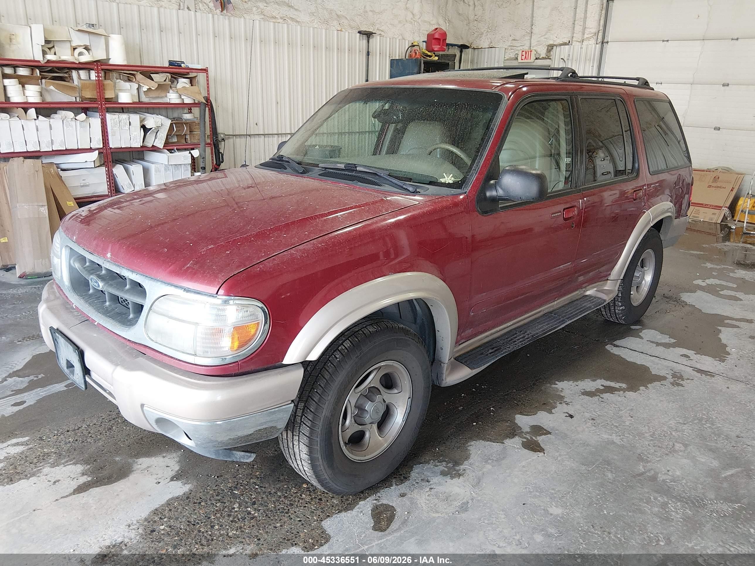 2000 Ford Explorer Eddie Bauer Red vin: 1FMZU84PXYZA46214