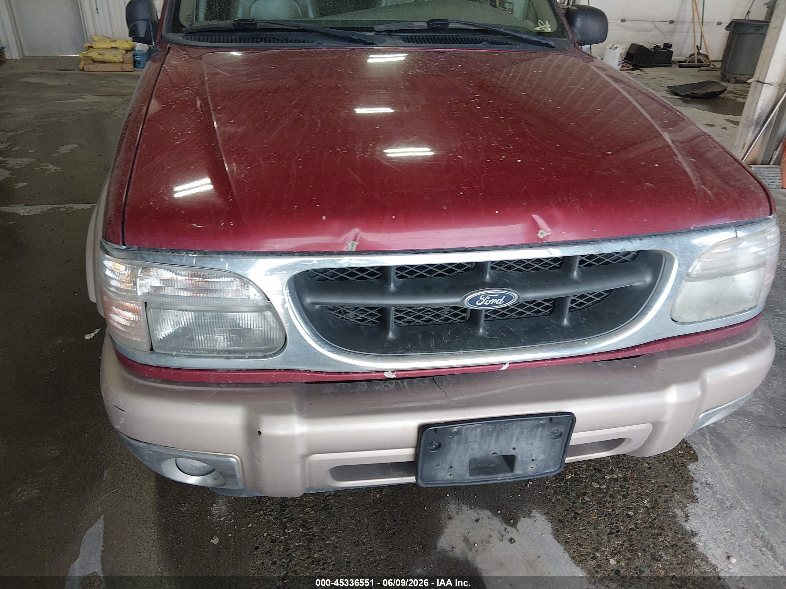 2000 Ford Explorer Eddie Bauer Red vin: 1FMZU84PXYZA46214