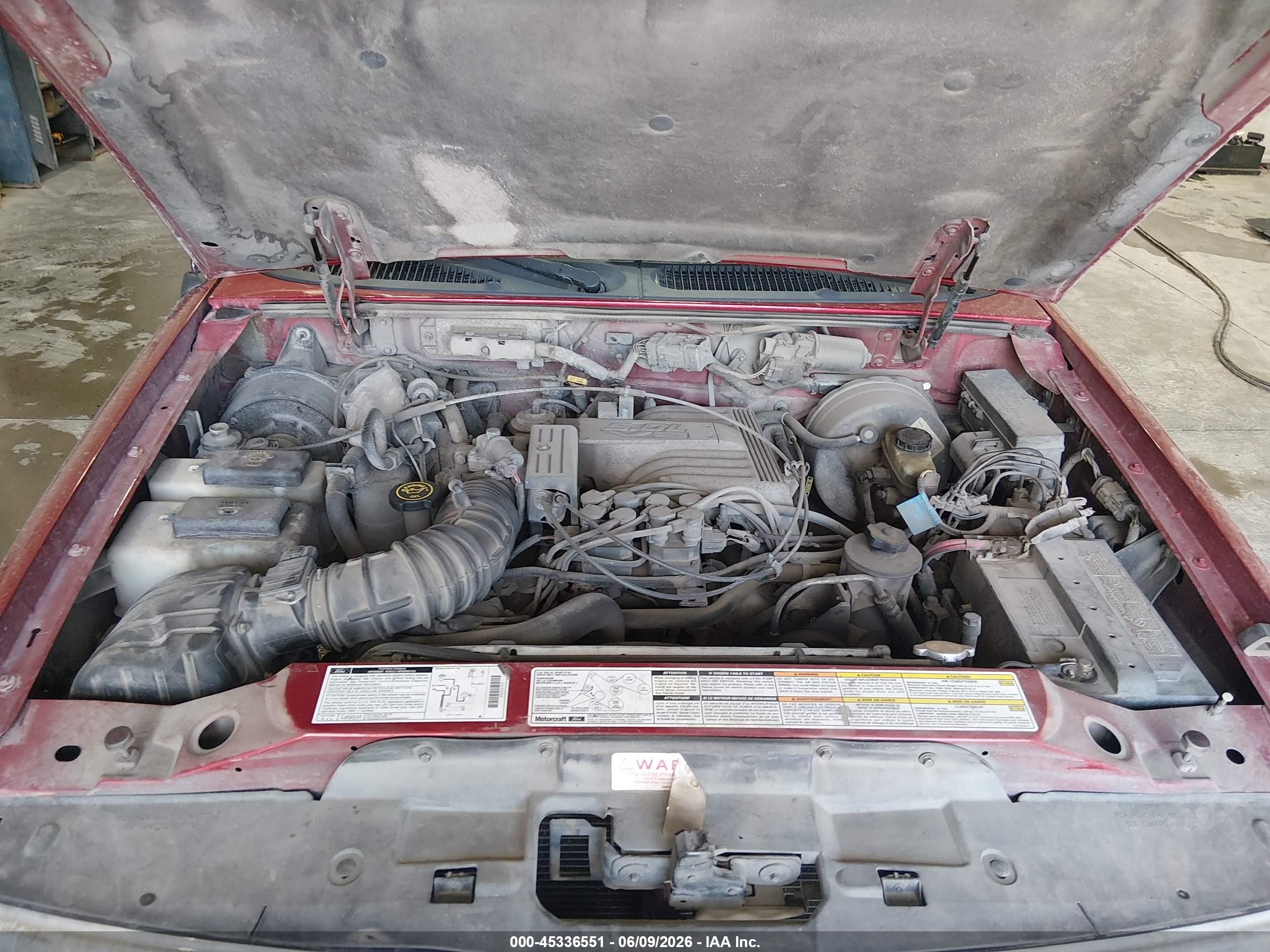 2000 Ford Explorer Eddie Bauer Red vin: 1FMZU84PXYZA46214