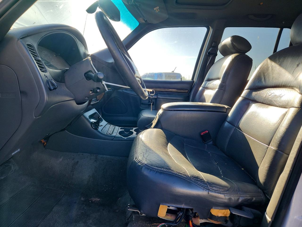 2000 Ford Explorer Limited Black vin: 1FMZU85P3YZB17641