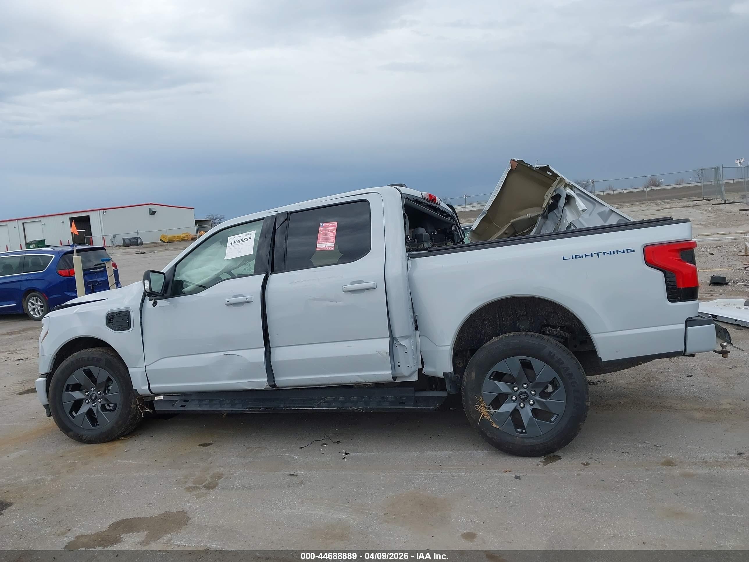 2025 Ford F-150 Lightning Flash Silver vin: 1FT6W3LU9SWG27529