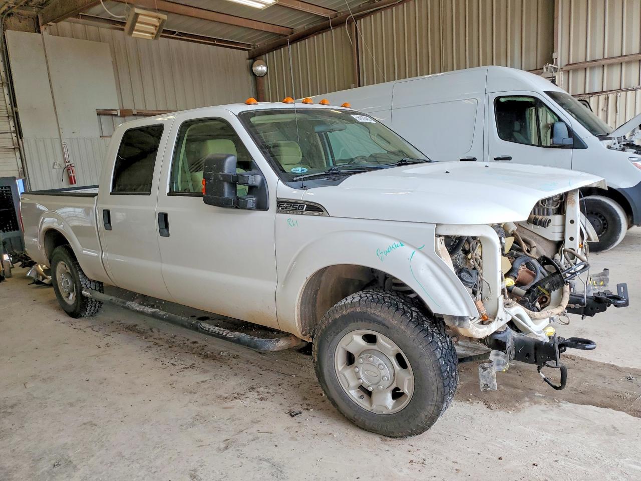 2012 Ford F250 Super Duty White vin: 1FT7W2A60CEA06349