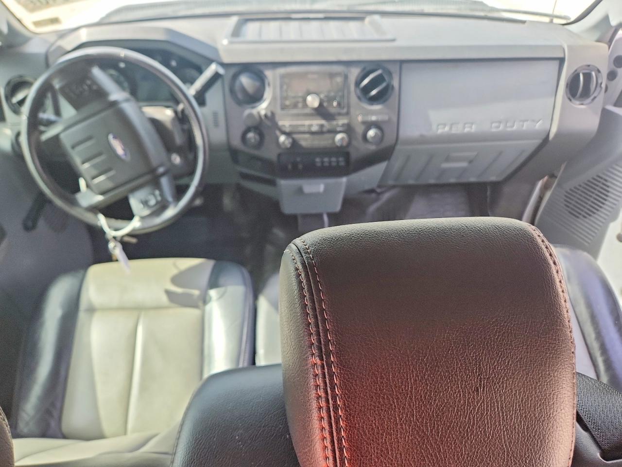 2012 Ford F250 Super Duty White vin: 1FT7W2A64CEB77153