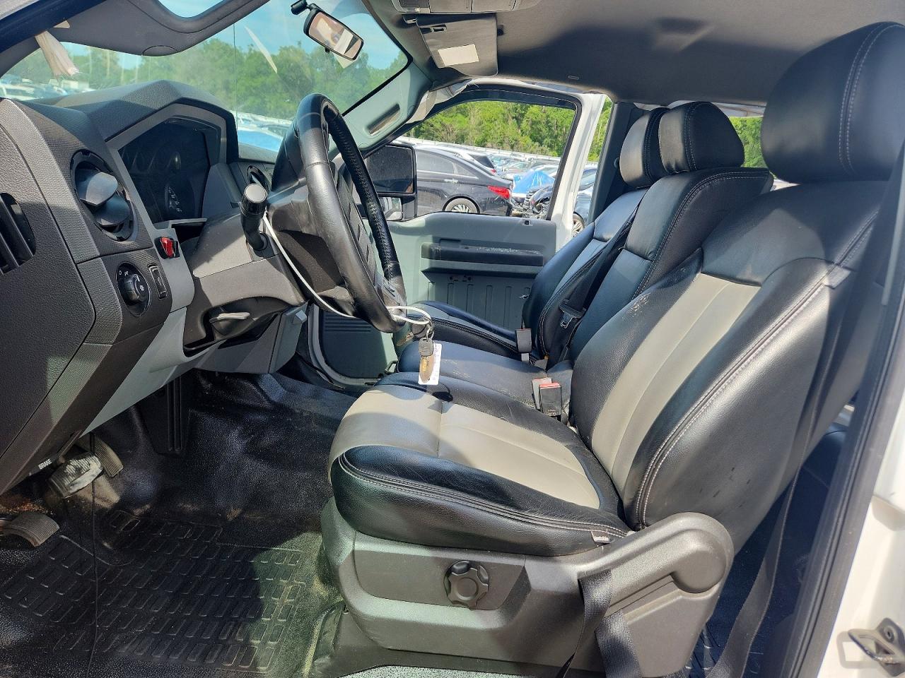 2012 Ford F250 Super Duty White vin: 1FT7W2A64CEB77153