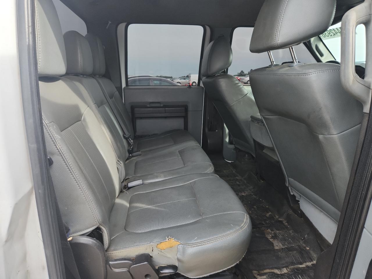 2011 Ford F250 Super Duty White vin: 1FT7W2A65BEB07465