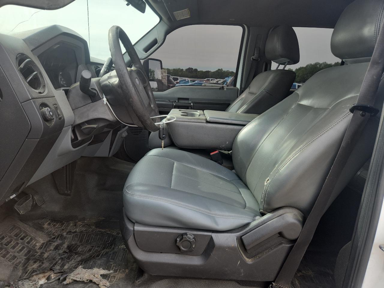 2011 Ford F250 Super Duty White vin: 1FT7W2A65BEB07465