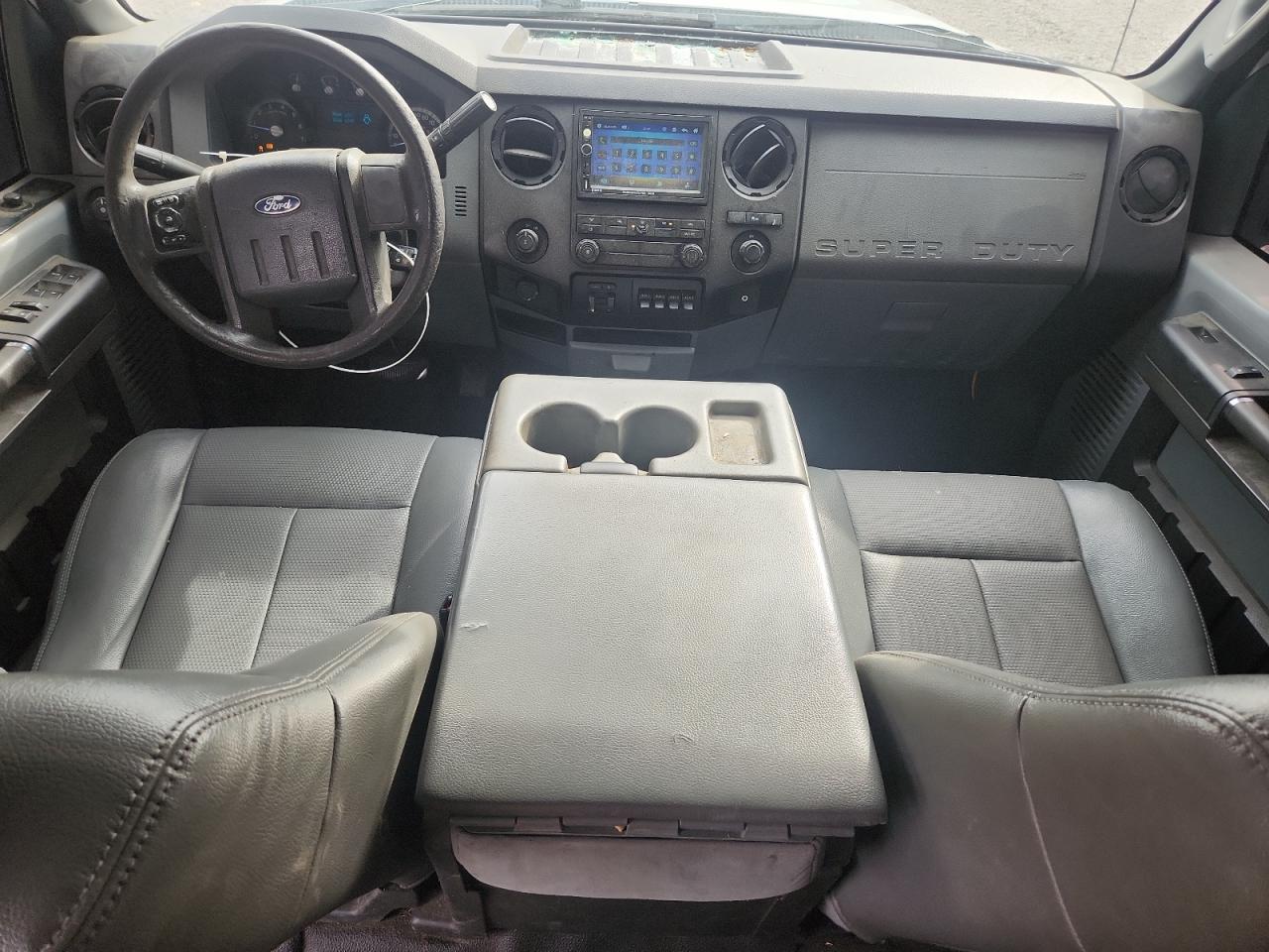2011 Ford F250 Super Duty White vin: 1FT7W2A65BEB07465