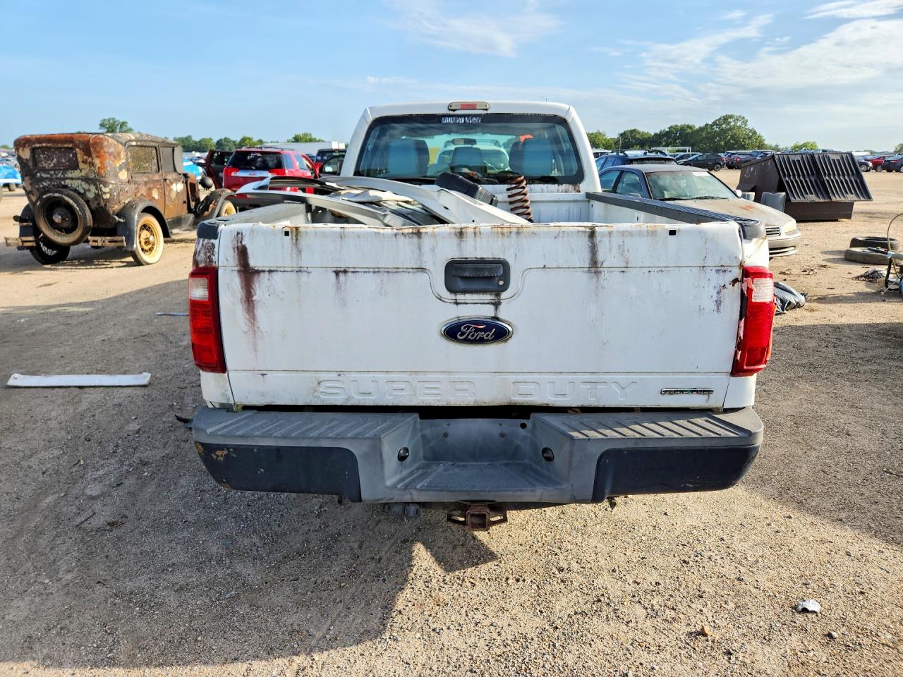 2014 Ford F250 Super Duty White vin: 1FT7W2A66EEB68487