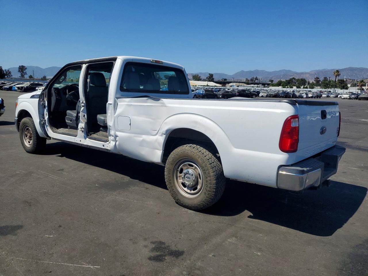 2015 Ford F250 Super Duty White vin: 1FT7W2A66FED72983