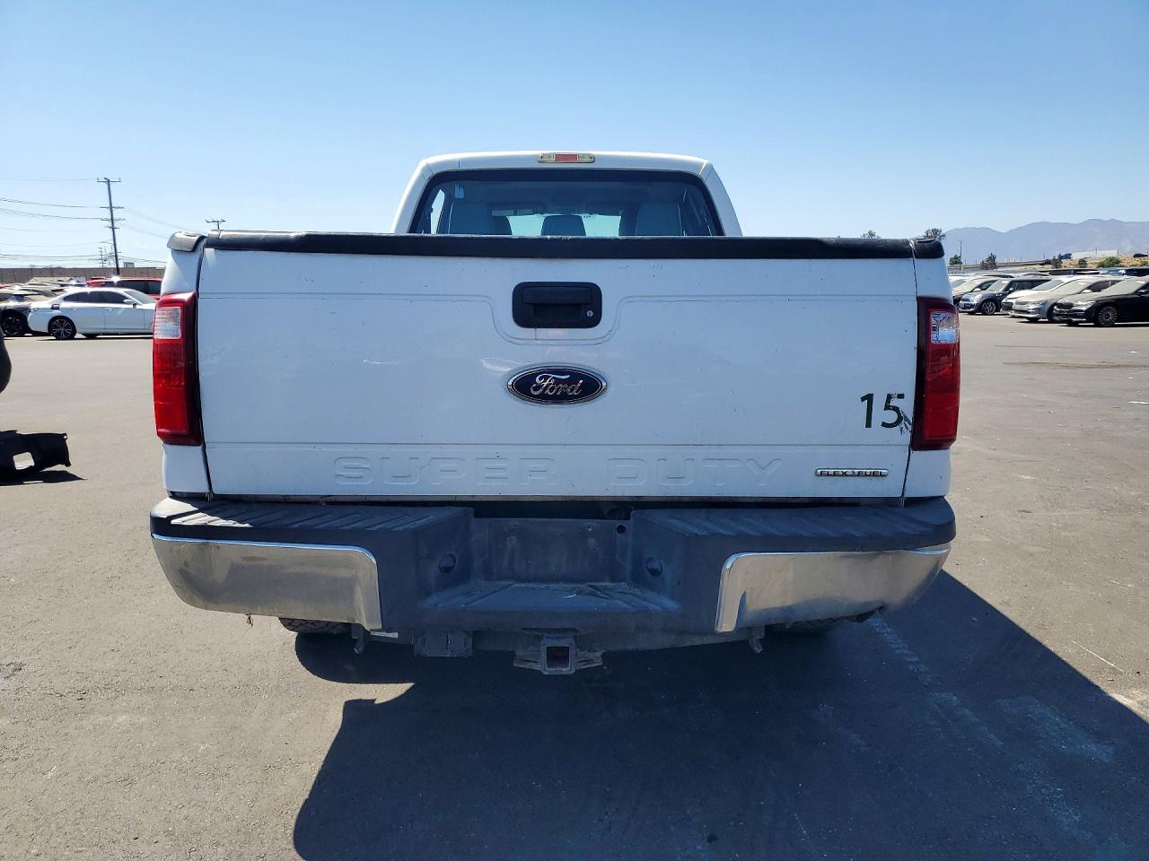 2015 Ford F250 Super Duty White vin: 1FT7W2A66FED72983