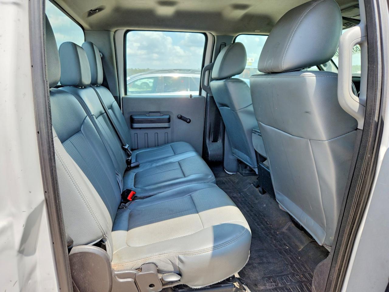2015 Ford F250 Super Duty White vin: 1FT7W2A67FEB68547