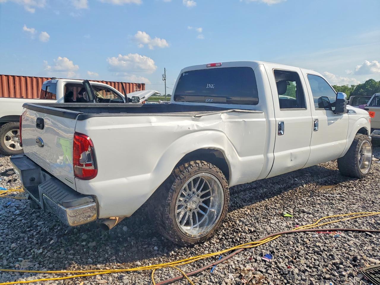 2015 Ford F250 Super Duty White vin: 1FT7W2A6XFEB45053