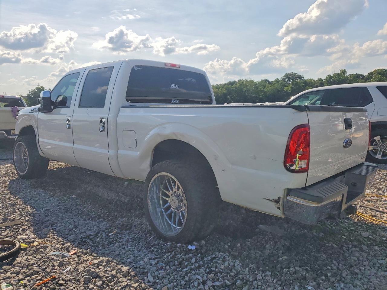 2015 Ford F250 Super Duty White vin: 1FT7W2A6XFEB45053