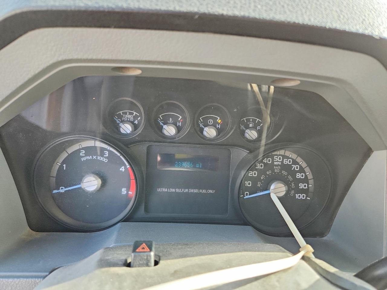 2011 Ford F250 Super Duty White vin: 1FT7W2AT0BEB73640
