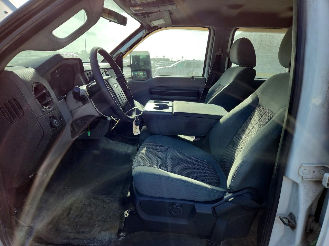2011 Ford F250 Super Duty White vin: 1FT7W2AT0BEB73640