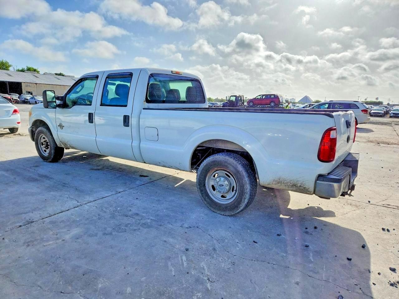 2011 Ford F250 Super Duty White vin: 1FT7W2AT0BEB73640
