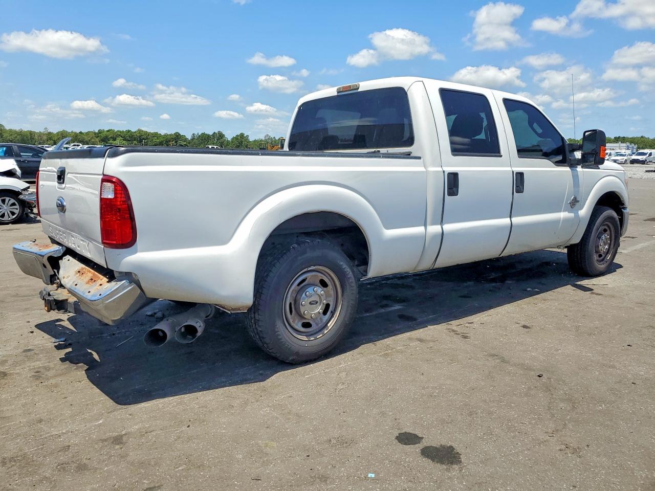 2015 Ford F250 Super Duty White vin: 1FT7W2AT4FEA70453