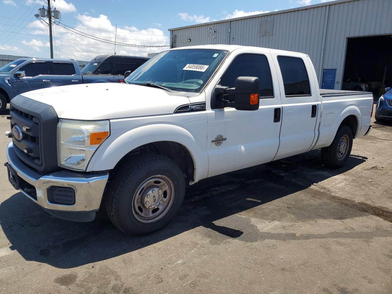 2015 Ford F250 Super Duty White vin: 1FT7W2AT4FEA70453