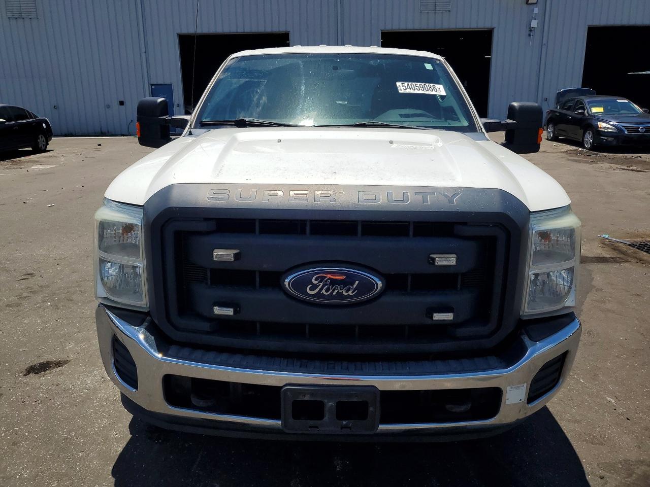 2015 Ford F250 Super Duty White vin: 1FT7W2AT4FEA70453