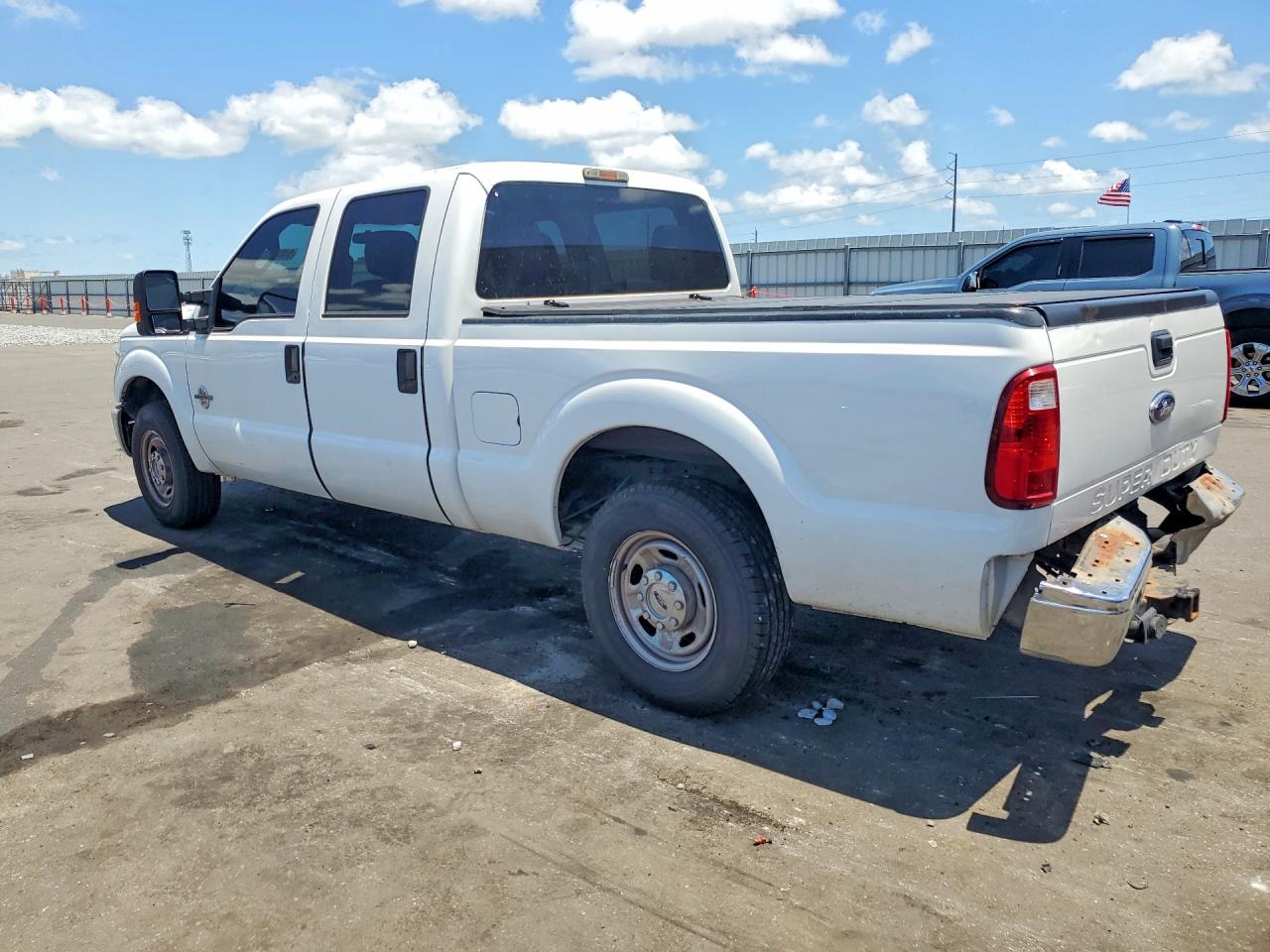 2015 Ford F250 Super Duty White vin: 1FT7W2AT4FEA70453