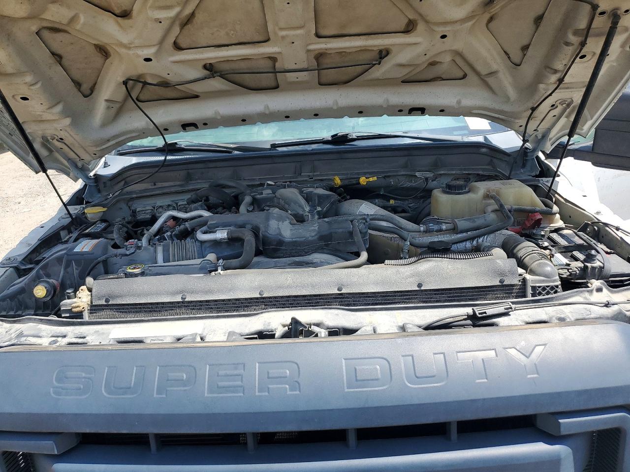 2015 Ford F250 Super Duty White vin: 1FT7W2AT5FEB39165
