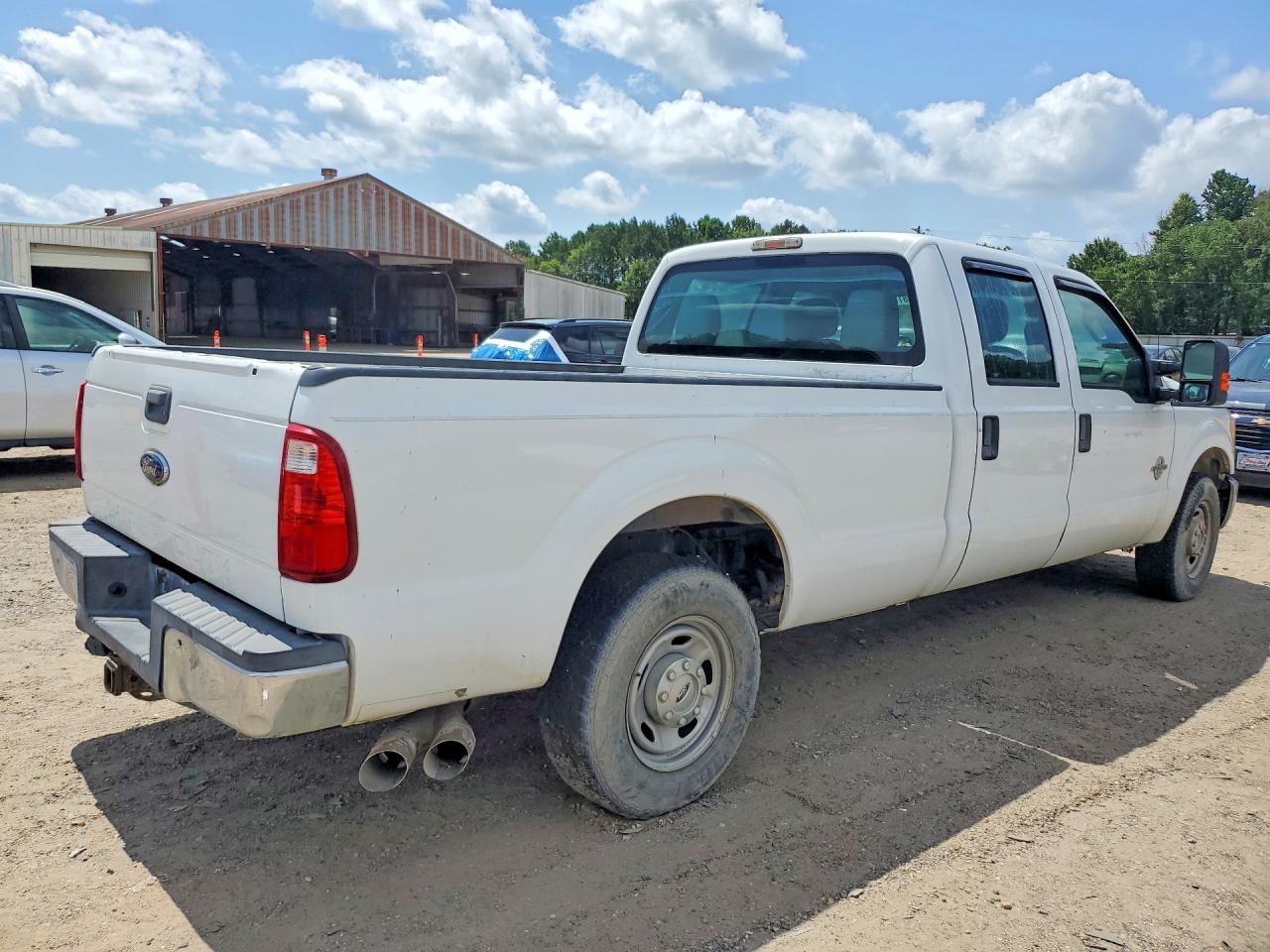 2015 Ford F250 Super Duty White vin: 1FT7W2AT5FEB39165