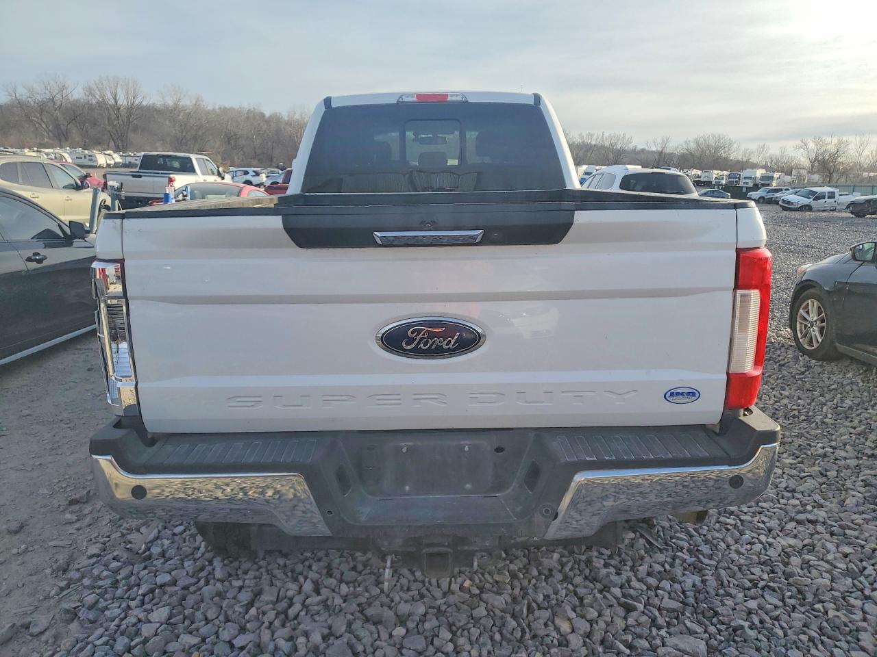 2019 Ford F250 Super Duty White vin: 1FT7W2B60KEE11379