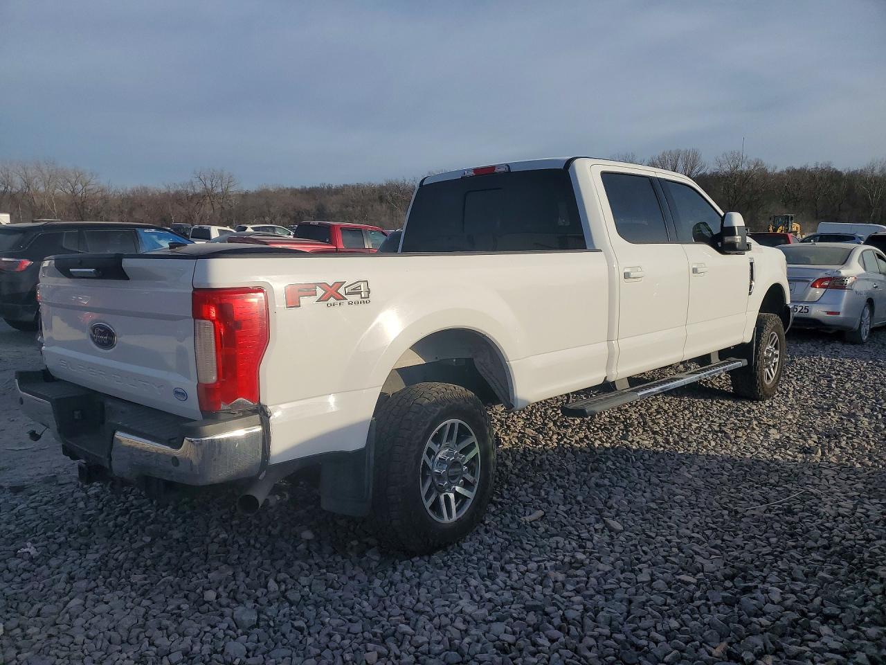 2019 Ford F250 Super Duty White vin: 1FT7W2B60KEE11379