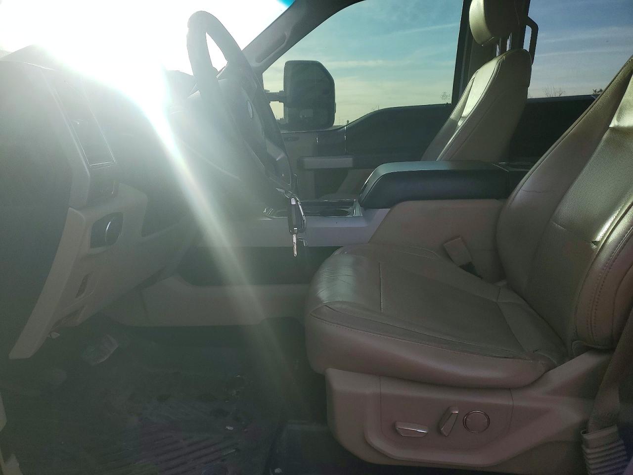 2019 Ford F250 Super Duty White vin: 1FT7W2B60KEE11379