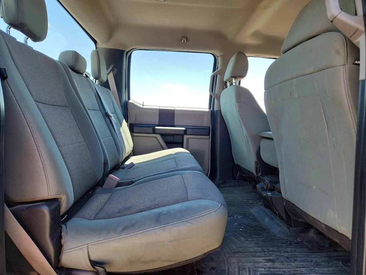 2019 Ford F250 Super Duty White vin: 1FT7W2B60KEE67211