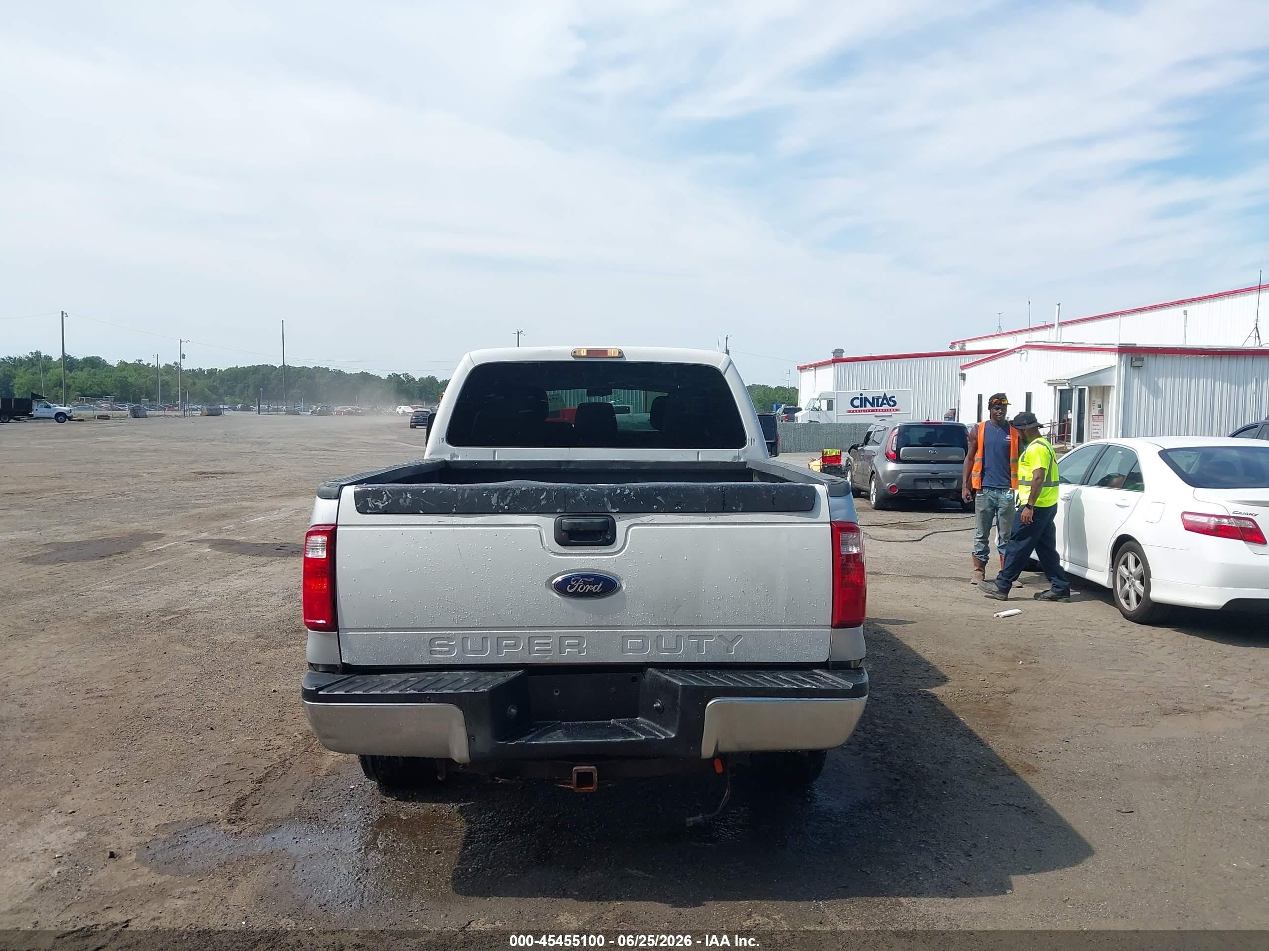 2015 Ford F-250   Белый vin: 1FT7W2B61FEB11551