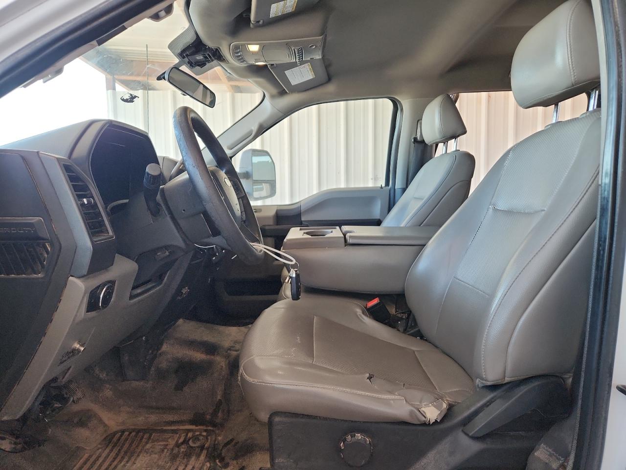 2022 Ford F250 Super Duty Белый vin: 1FT7W2B61NED77439 Damage: Left Front Seat Cushion, Torn, > 12 Inches
