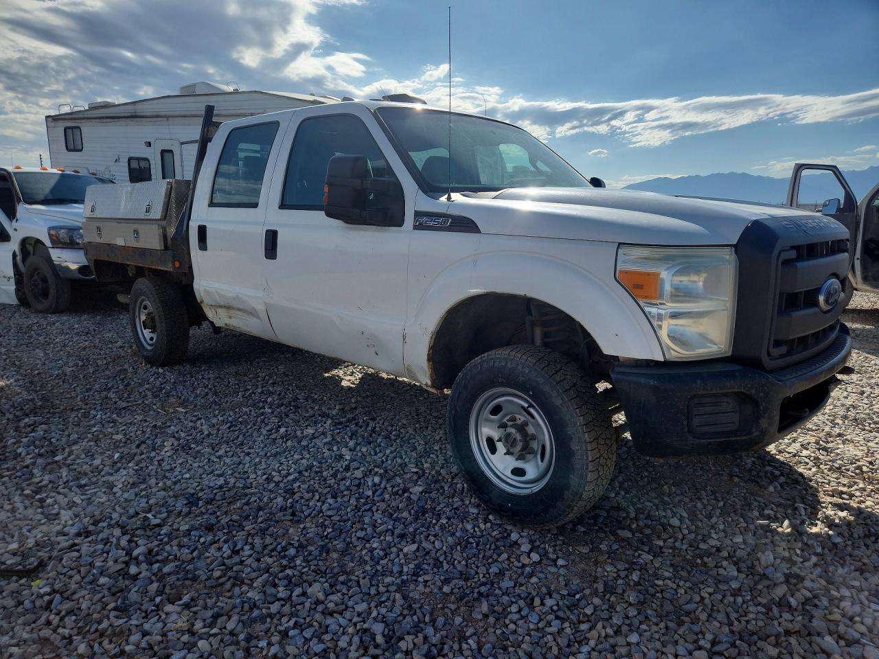 2014 Ford F250 Super Duty White vin: 1FT7W2B62EEA43789