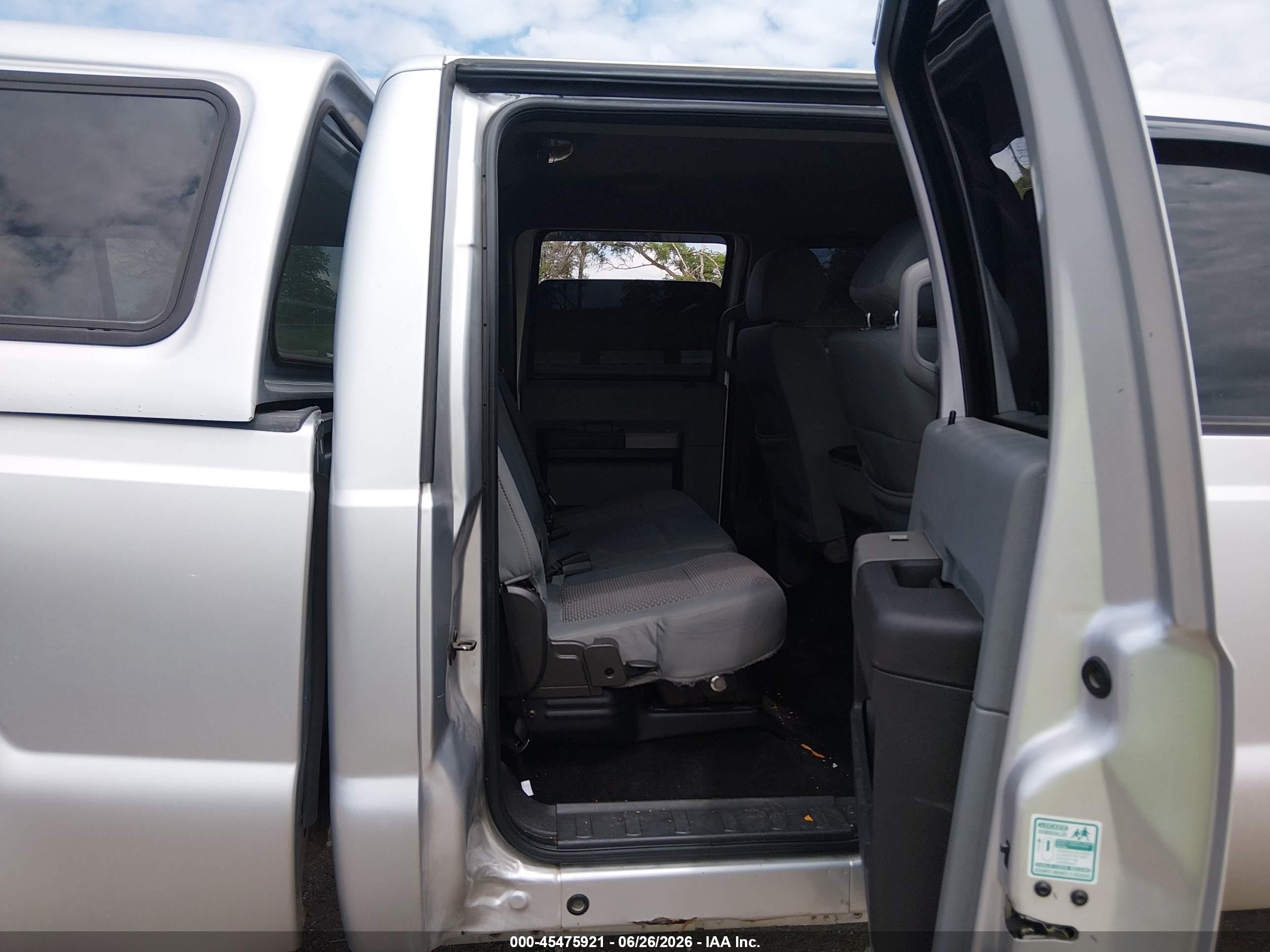 2015 Ford F-250 Xlt Серебряный vin: 1FT7W2B62FEB92379