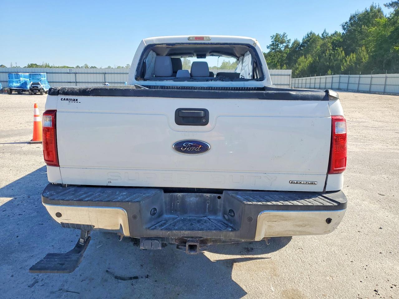 2015 Ford F250 Super Duty White vin: 1FT7W2B62FED38389