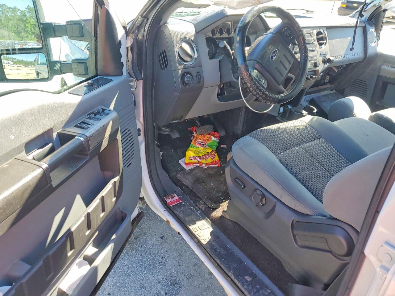 2015 Ford F250 Super Duty White vin: 1FT7W2B62FED38389