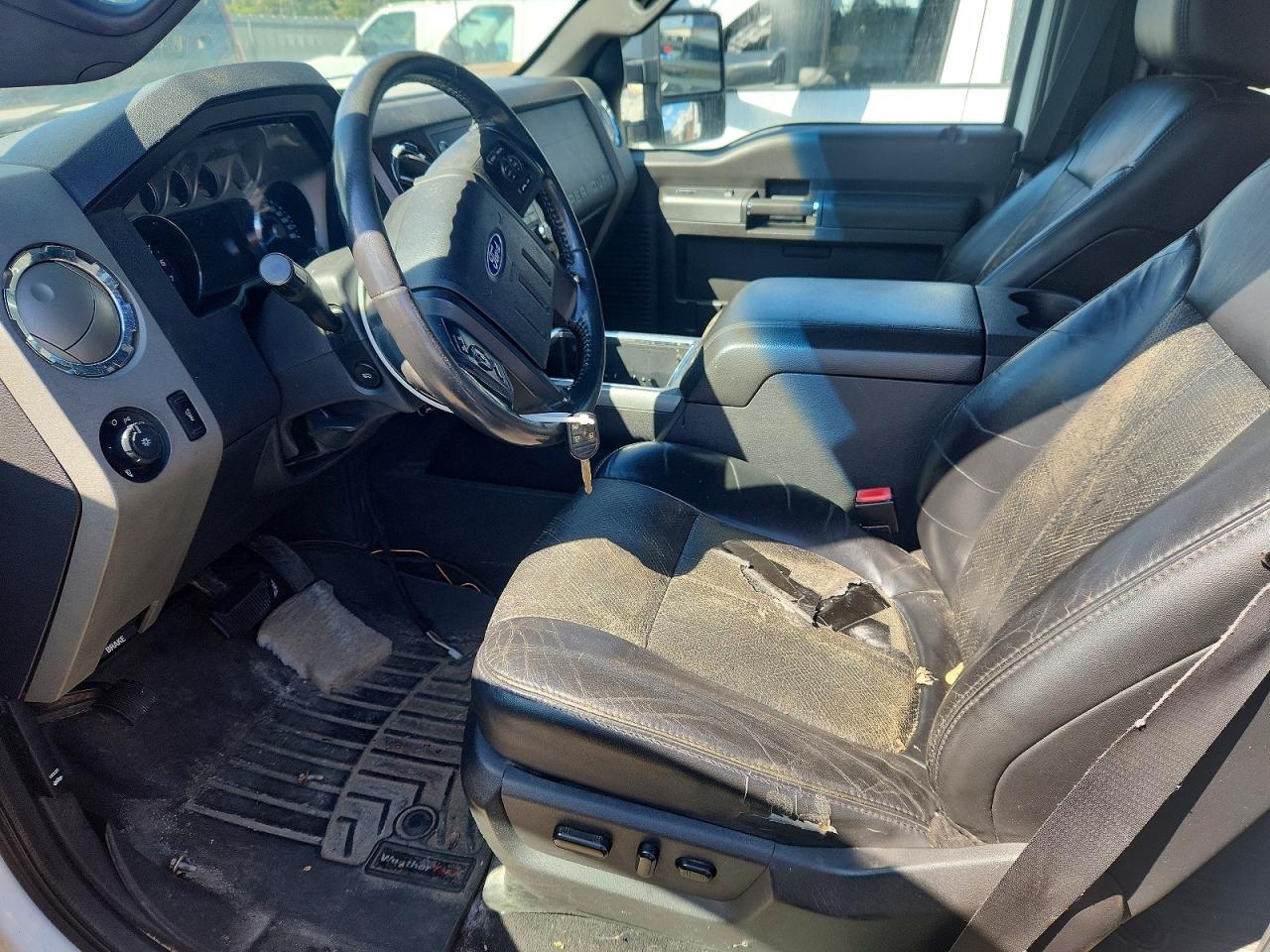 2011 Ford F250 Super Duty White vin: 1FT7W2B63BEB01386