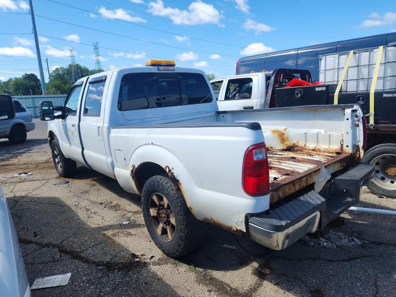 2011 Ford F250 Super Duty White vin: 1FT7W2B63BEB01386